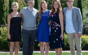 Bill Gates junto a esposa e hijos.