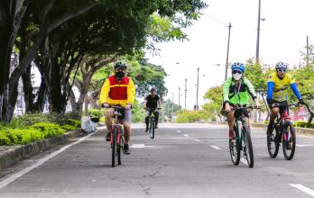 Algunos de los asistentes a la recrovía que tuvo lugar en el norte de Guayaquil.