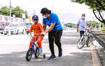 Algunos de los asistentes a la recrovía que tuvo lugar en el norte de Guayaquil.