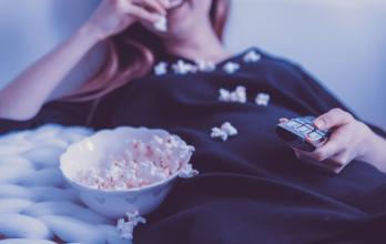 Mamá disfrutando de una película