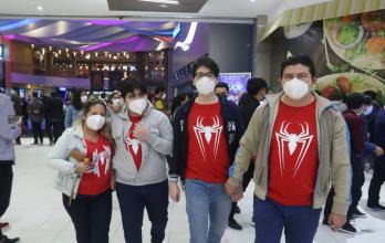 Familias enteras llegaron al estreno.