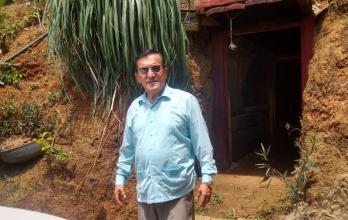 José Victoriano Ochoa, en el exterior de una mina cercana al casco urbano de Zaruma