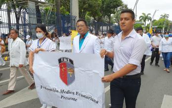 LA FEDERACION MEDICA ECUATORIANA TAMBIEN MARCHO