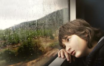 La tristeza continua o irritabilidad de un niño son señales que no deben pasarse por alto