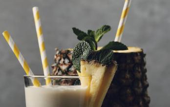 pineapple-cocktail-with-straw-tropical-drink
