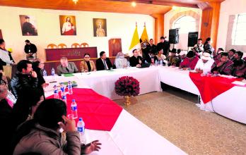 Reunión entre los representantes del Gobierno y las organizaciones indígenas