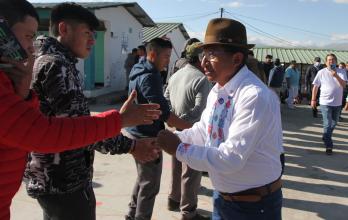 El candidato a la Prefectura de Pichincha por el partido Pachakutik, Guillermo Churuchumbi, acudió a votar.