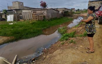 Barrio San Jacinto , viviendas junto a esteros con agua contaminadad