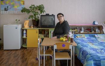 Pobreza, angustia y aislamiento: la invasión rusa de Ucrania se ceba con los mayores
