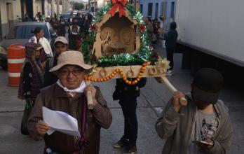Guatemaltecos realizan posada por la democracia y cantan villancicos contra la corrupción