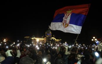 Cientos de serbios exigen acceso al censo por sospecha de fraude electoral