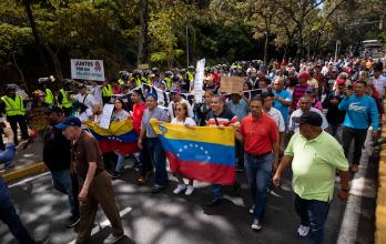 Empleados venezolanos protestan contra los 