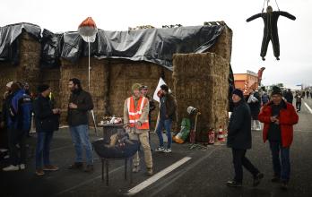 Los agricultores franceses amenazan con una larga protesta para 