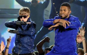 Justin Bieber junto a Usher.