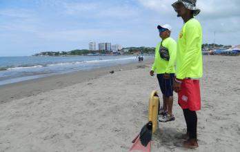 salvavidas en la playa_Playas