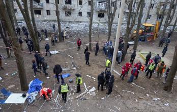 Al menos un muerto y 19 heridos en ataque ruso a zona residencial de Járkov