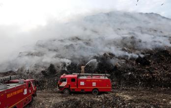 Un incendio en el vertedero más grande de Nueva Delhi asfixia a los residentes