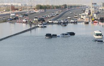 Emiratos aprueba 545 millones de dólares para cubrir los daños de las lluvias torrenciales