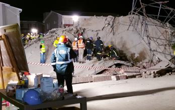 Suben a siete los muertos en el derrumbe de un edificio en Sudáfrica y 39 siguen atrapadas