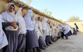 Los talibanes confirman el envenenamiento de 79 mujeres en una escuela de Afganistán