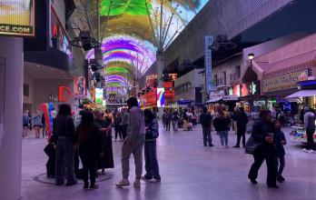 Fremont Street Experience es una calle techada por pantallas. Ideal para las fotos.