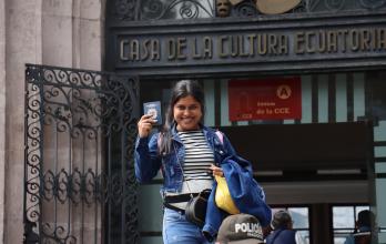 Algunos ciudadanos venezolanos salían contentos de la Casa de la Cultura, tras recibir el pasaporte que esperaron por meses.