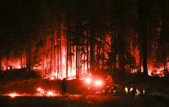 California y Canadá luchan contra incendios forestales sin control con miles de evacuados
