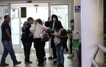 Migrantes deportados de EE. UU. llegan al aeropuerto José Joaquín de Olmedo en Guayaquil, donde fueron recibidos por brigadas del gobierno ecuatoriano.
