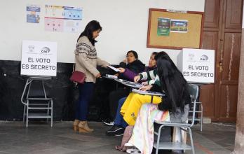 En las elecciones de segunda vuelta, el CNE prohibió portar el celular en mano en el sufragio y fotografiar el voto.