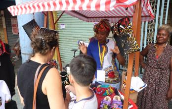 Kenia Corozo emprendimiento Anila Creaciones feria Conciencia Positiva calle Panamá 19 abr 25 FR