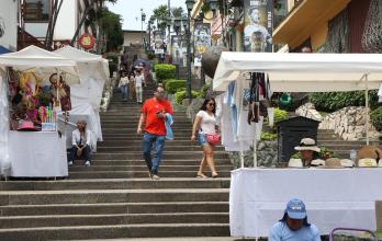 feria emprendimientos cerro Santa Ana 19 abr 25 FR