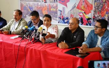 Marcela Arellano, en el centro, junto a otros dirigentes de centrales sindicales del país.