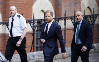 El Príncipe Harry de Gran Bretaña sale del Tribunal Superior en Londres, Reino Unido, el 09 de abril de 2025.