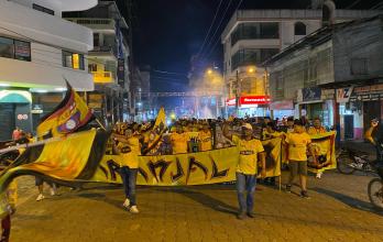 El desfile y caravana por las calles de Naranjal por los 100 años de Barcelona.