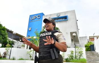 Carolay Bolaños policía Día de la Madre FF