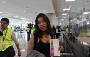control de vacunas en aeropuerto de Quito