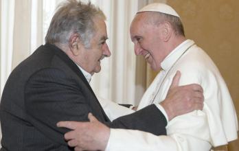 Fotografía de archivo del papa Francisco junto al expresidente de Uruguay, José Mujica.
