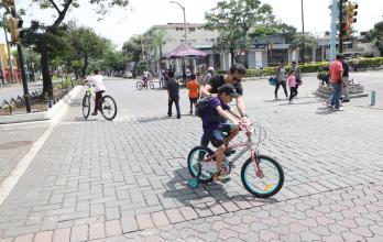 Ruta Urdesa peatonalización bicicleta familia niño espacio público 18 may 25 FR