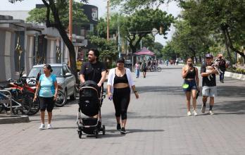 Ruta Urdesa familias peatonalización peatones Víctor Emilio Estrada 18 may 25 FR