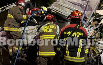 Dos personas fallecieron en el accidente en la av. Panamericana Sur, en el sector de la curva de Santa Rosa.