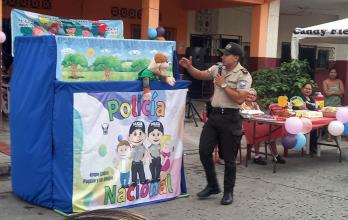 Paquito policía Barrio Garay Día del Niño 30 may 25 CORTESÍA
