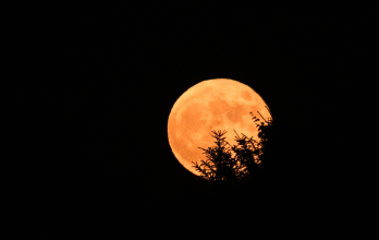 La Luna de Fresa podrá observarse en todo Ecuador la noche del 11 de junio, si el clima lo permite.