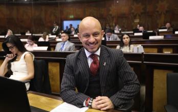 Asambleísta Andrés Castillo ene el Pleno