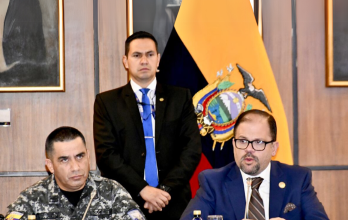 Pablo Dávila yJohn Reimberg en la Asamblea Nacional