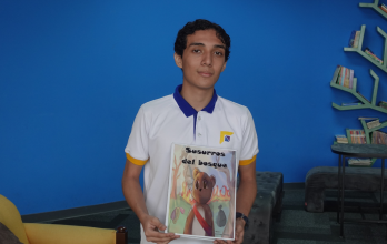 Santiago plasmó su mensaje ambiental en un cuento ilustrado para concientizar sobre los incendios forestales.