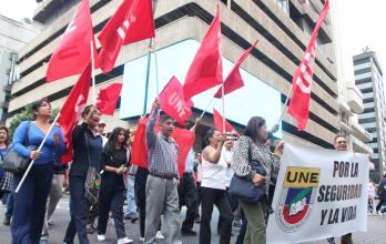 UNE plantón educación magisterio Guayaquil 18 junio 2025 GM