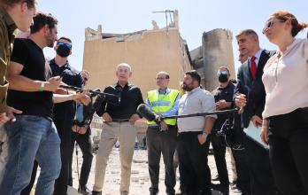 El primer ministro israelí, Benjamín Netanyahu, durante su visita al hospital de Soroka.