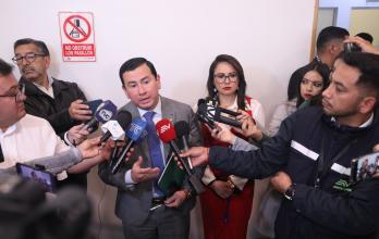 Ferdinan Álvarez en la Comisión e Fiscalización.