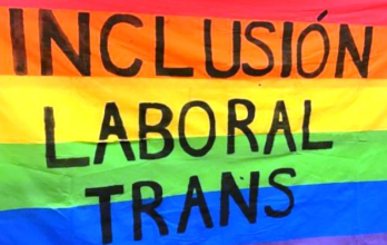 Una bandera de la lucha por inclusión laboral trans.