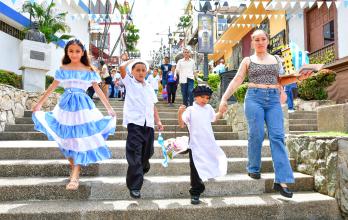 Fiestas de Guayaquil cerro Santa Ana